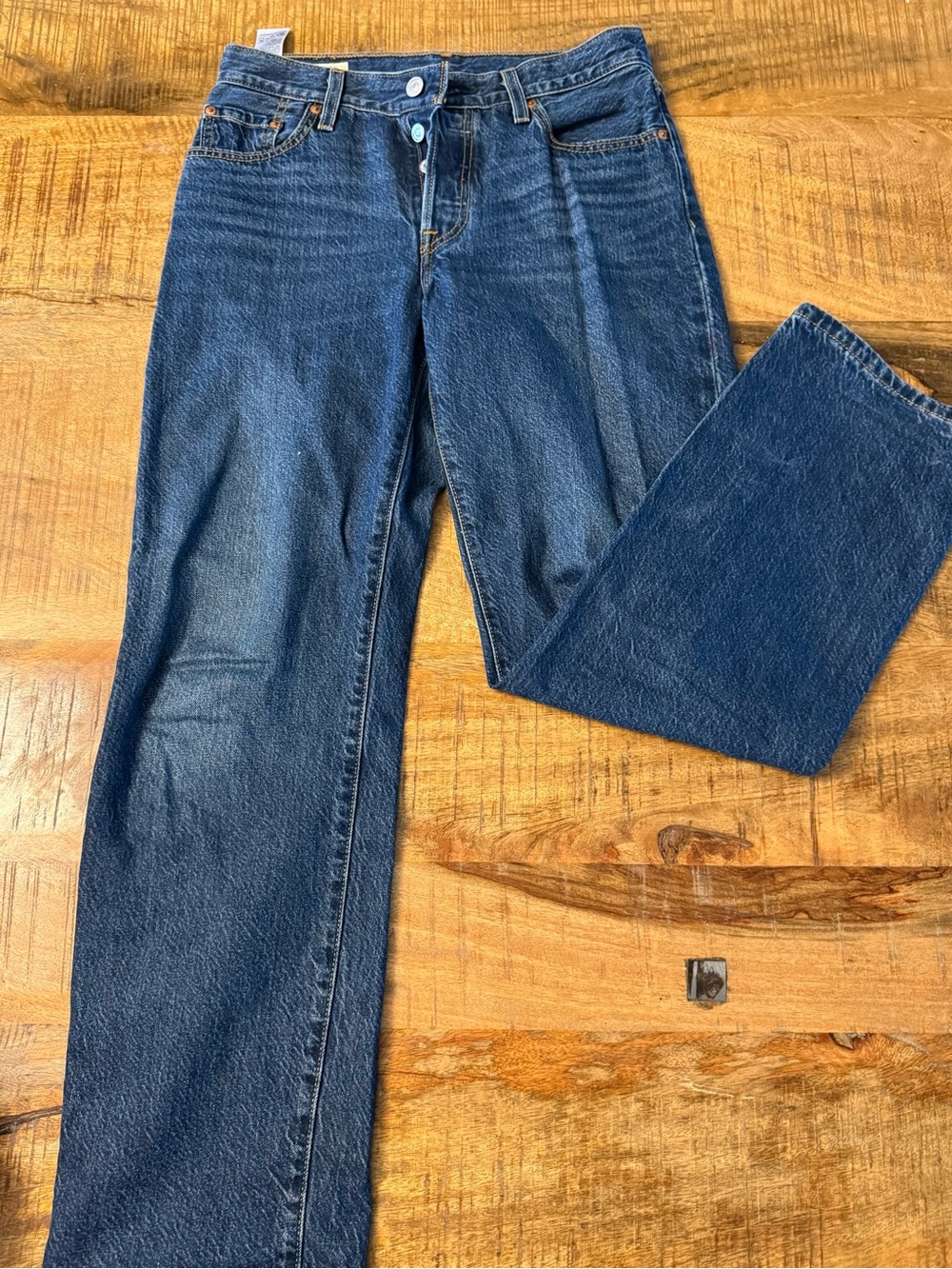 Levi’s 501 ’90s jeans in a classic dark blue rinse denim 💙